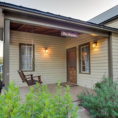 Wine Country Cottages On Main Фредериксбург Екстериор снимка