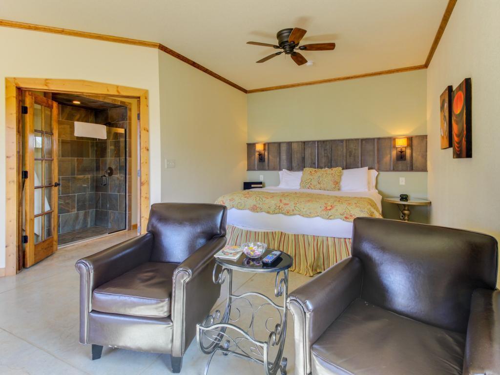 Wine Country Cottages On Main Фредериксбург Екстериор снимка