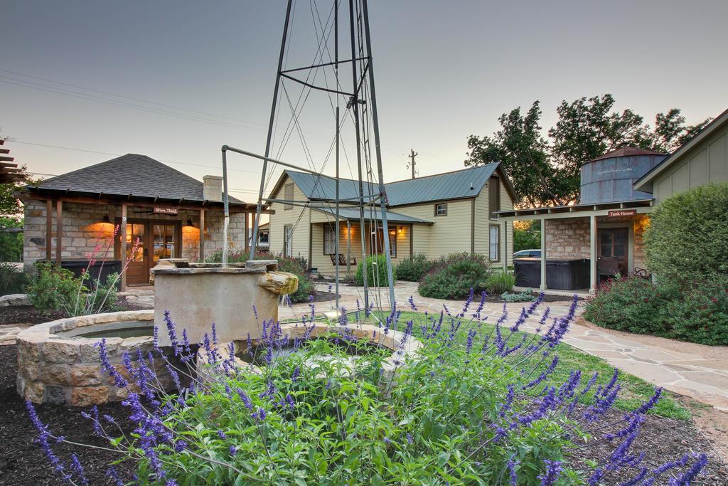 Wine Country Cottages On Main Фредериксбург Екстериор снимка