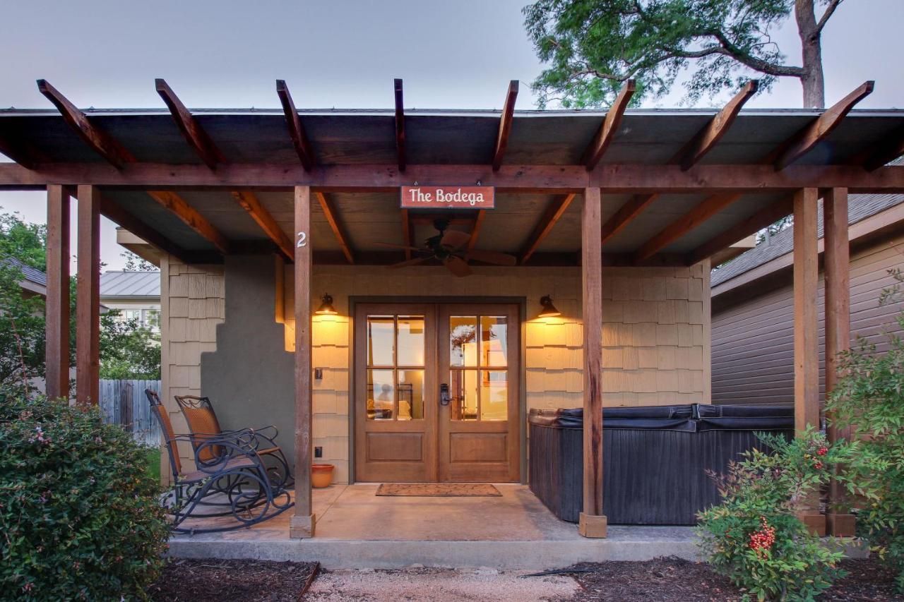 Wine Country Cottages On Main Фредериксбург Стая снимка