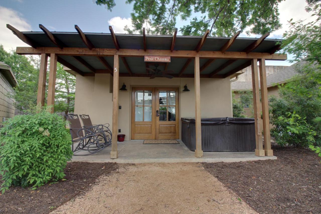 Wine Country Cottages On Main Фредериксбург Стая снимка