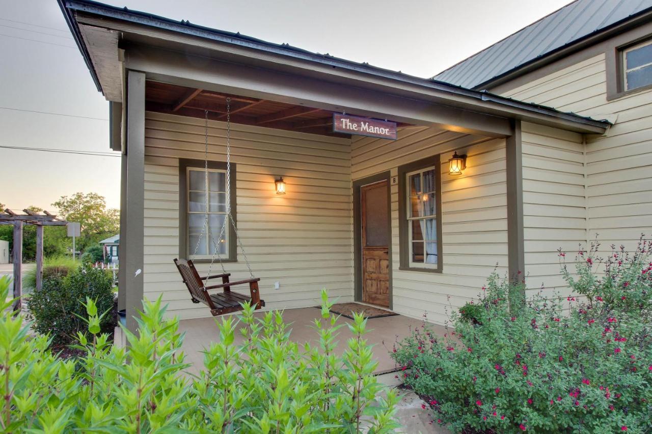 Wine Country Cottages On Main Фредериксбург Екстериор снимка